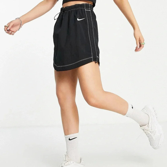Nike Swoosh woven high-waisted skirt in black size L EUC - Picture 1 of 6
